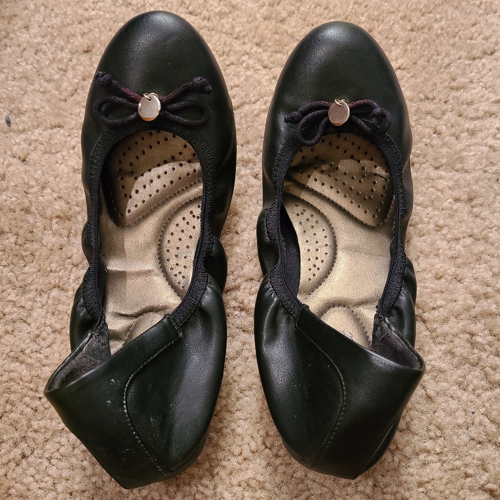 Black ballet flats